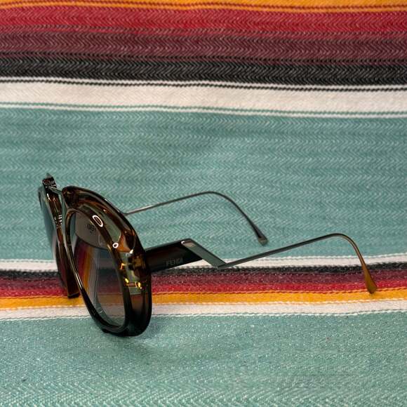 Fendi Oversized Gradient Sunglasses with Original Leather Case main image 7